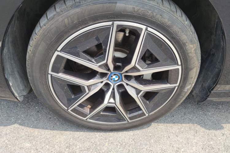 Used BMW i5 2024 eDrive 35L Luxury Package Exterior 4