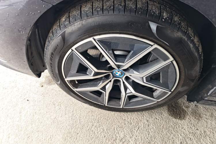 Used BMW i5 2024 eDrive 35L M Sport Package Exterior 4