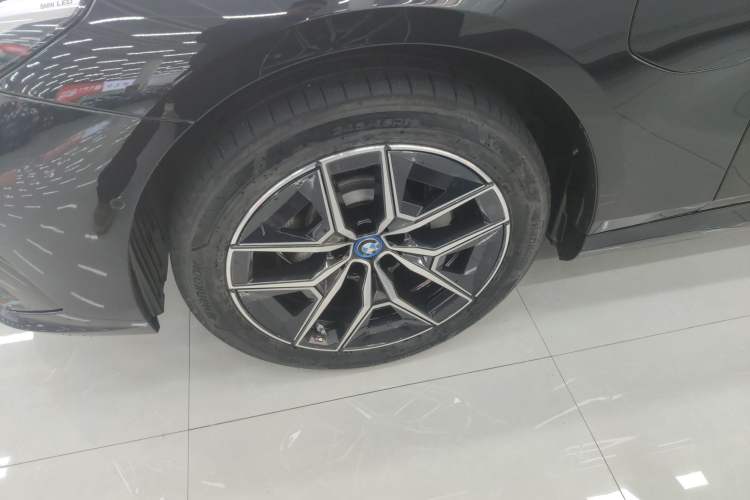 Used BMW i5 2024 eDrive 35L Luxury Package Exterior 4
