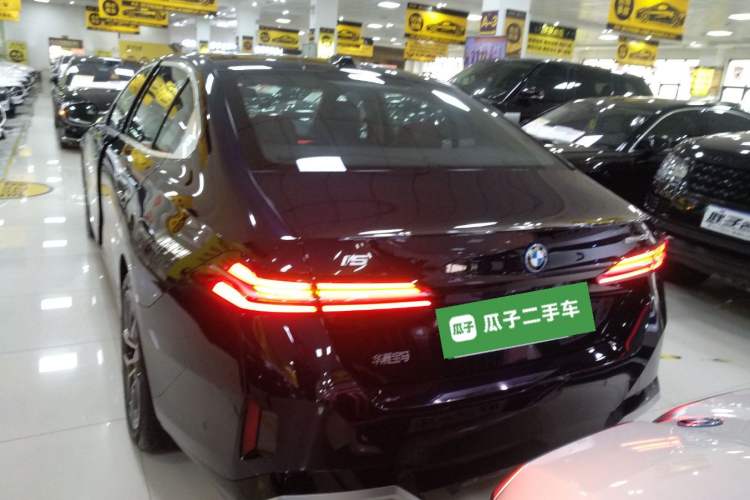 Used BMW i5 2024 eDrive 35L Luxury Model with M Sport Package Exterior 4