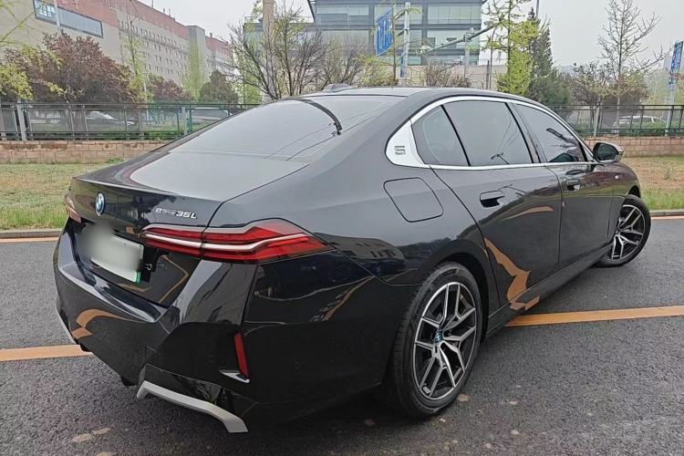 Used BMW i5 2024 eDrive 35L Luxury Model with M Sport Package Exterior 4