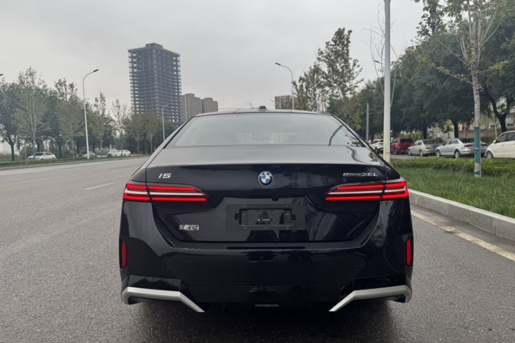 Used BMW i5 2024 eDrive 35L Luxury Model with M Sport Package Exterior 5