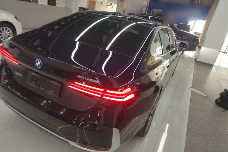 Used BMW i5 2024 eDrive 35L Luxury Package Exterior 5