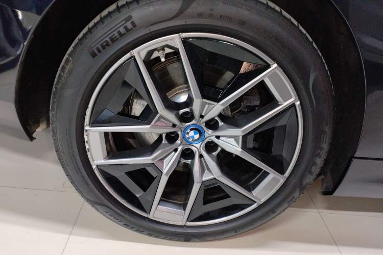 Used BMW i5 2024 eDrive 35L Prestige Luxury Package Exterior 5