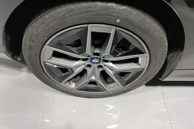 Used BMW i5 2024 eDrive 35L Prestige Luxury Package Exterior 5