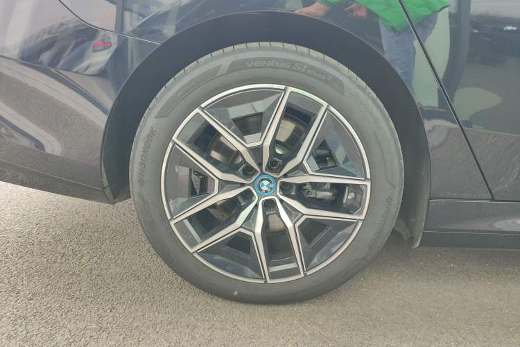 Used BMW i5 2024 eDrive 35L M Sport Package Exterior 5