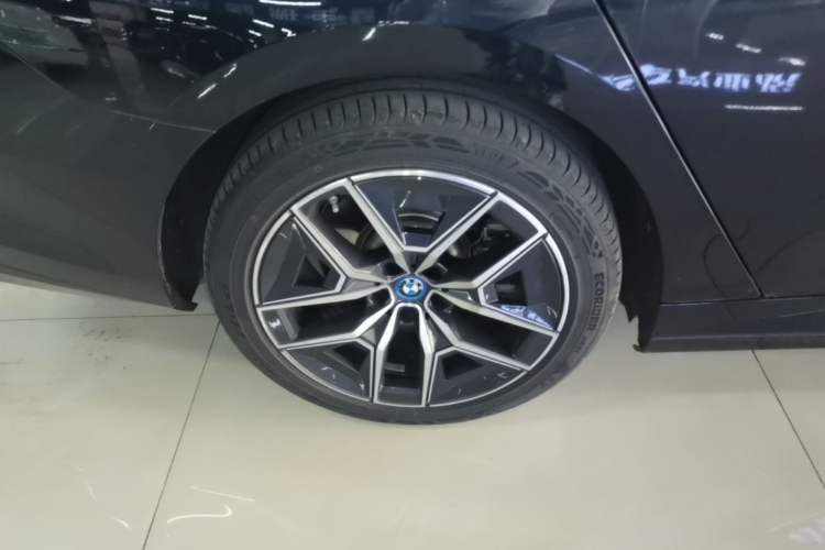 Used BMW i5 2024 eDrive 35L M Sport Package Exterior 5