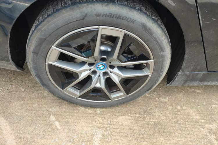 Used BMW i5 2024 eDrive 35L Luxury Package Exterior 5