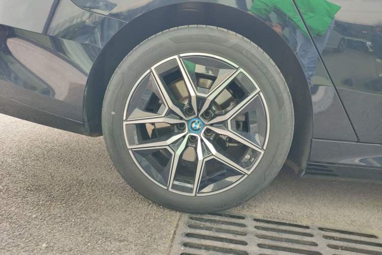 Used BMW i5 2024 eDrive 35L M Sport Package Exterior 5