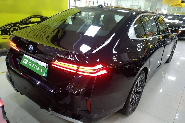 Used BMW i5 2024 eDrive 35L Luxury Model with M Sport Package Exterior 5