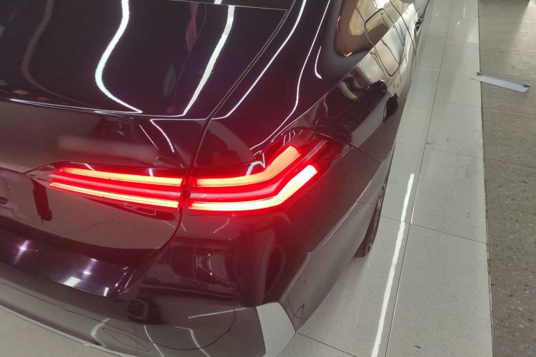 Used BMW i5 2024 eDrive 35L Luxury Package Exterior 6
