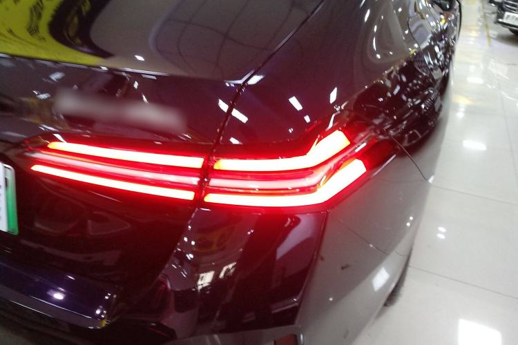 Used BMW i5 2024 eDrive 35L Luxury Model with M Sport Package Exterior 6
