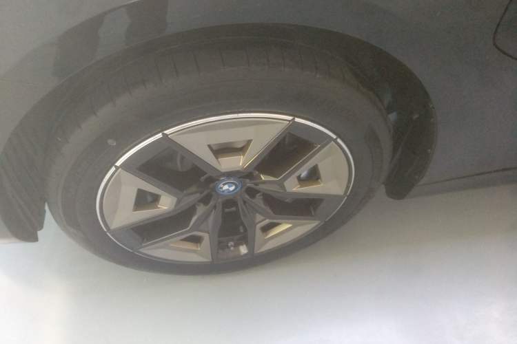 Used BMW i5 2024 eDrive 35L Prestige Luxury Package Exterior 7