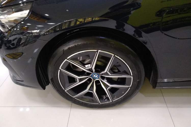 Used BMW i5 2024 eDrive 35L Luxury Model with M Sport Package Exterior 7