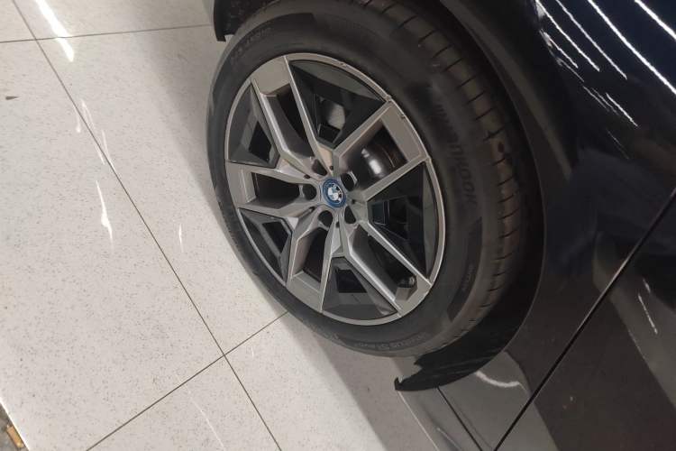 Used BMW i5 2024 eDrive 35L Luxury Package Exterior 8