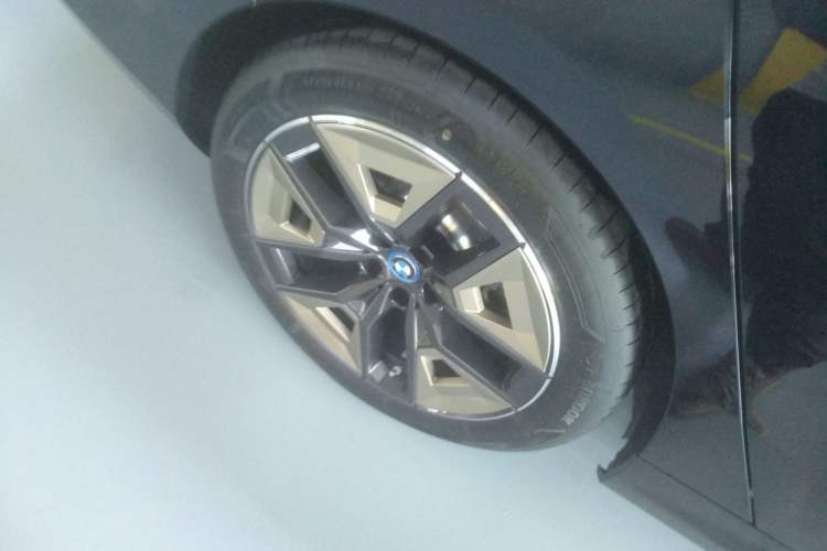 Used BMW i5 2024 eDrive 35L Prestige Luxury Package Exterior 8
