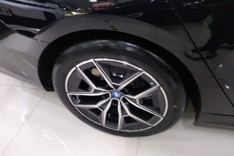 Used BMW i5 2024 eDrive 35L Luxury Model with M Sport Package Exterior 8