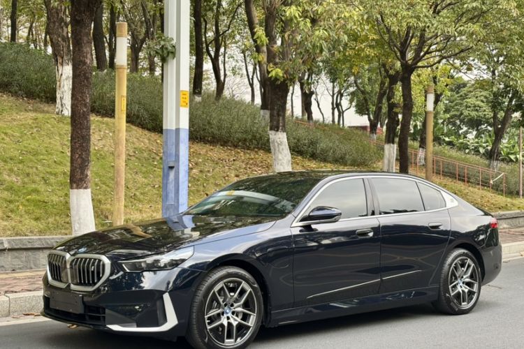 Used BMW i5 2024 eDrive 35L Prestige Luxury Package Exterior 9