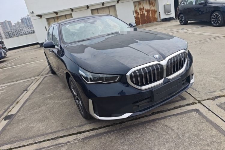 Used BMW i5 2024 eDrive 35L Prestige Luxury Package Front Right 45 Deg