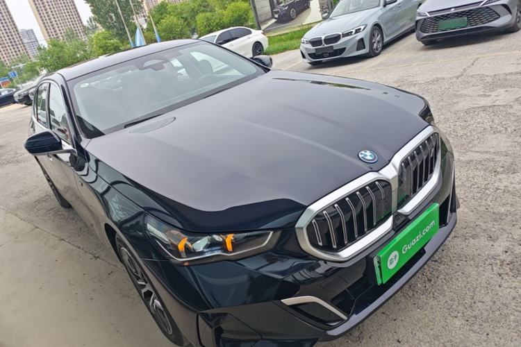 Used BMW i5 2024 eDrive 35L Luxury Model with M Sport Package Front Right 45 Deg