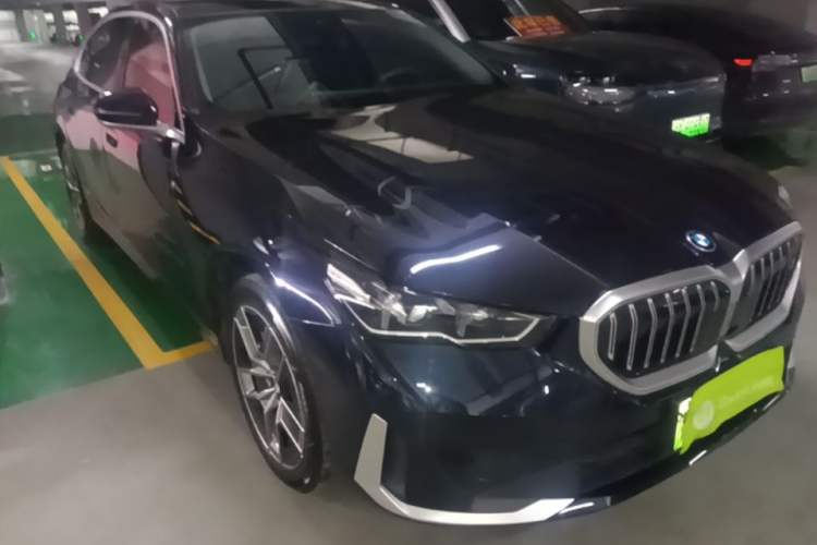 Used BMW i5 2024 eDrive 35L Prestige Luxury Package Front Right 45 Deg