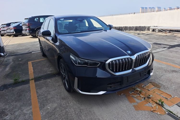 Used BMW i5 2024 eDrive 35L Luxury Package Front Right 45 Deg