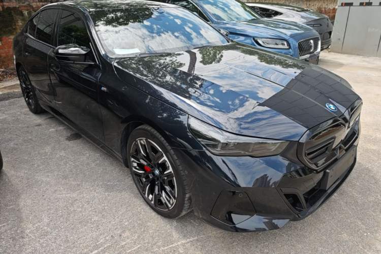 Used BMW i5 2024 xDrive M60 Front Right 45 Deg