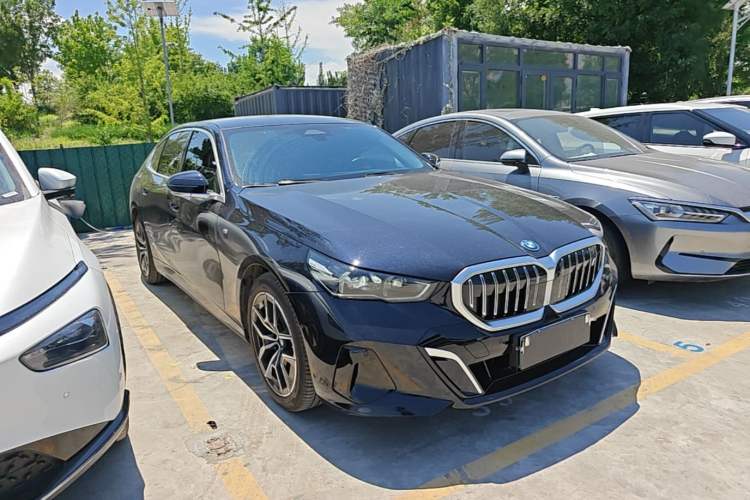 Used BMW i5 2024 eDrive 35L Luxury Model with M Sport Package Front Right 45 Deg