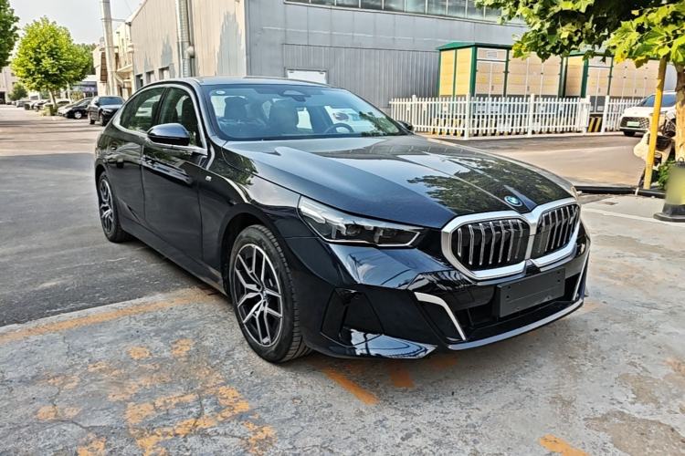 Used BMW i5 2024 eDrive 35L Luxury Model with M Sport Package Front Right 45 Deg