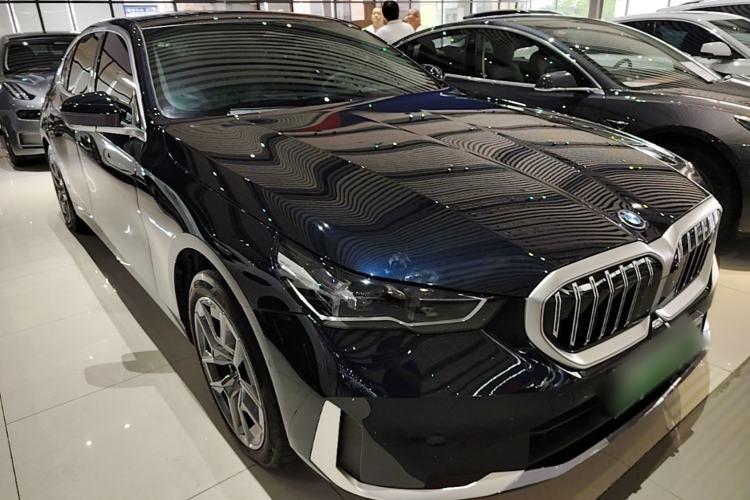 Used BMW i5 2024 eDrive 35L Prestige Luxury Package Front Right 45 Deg