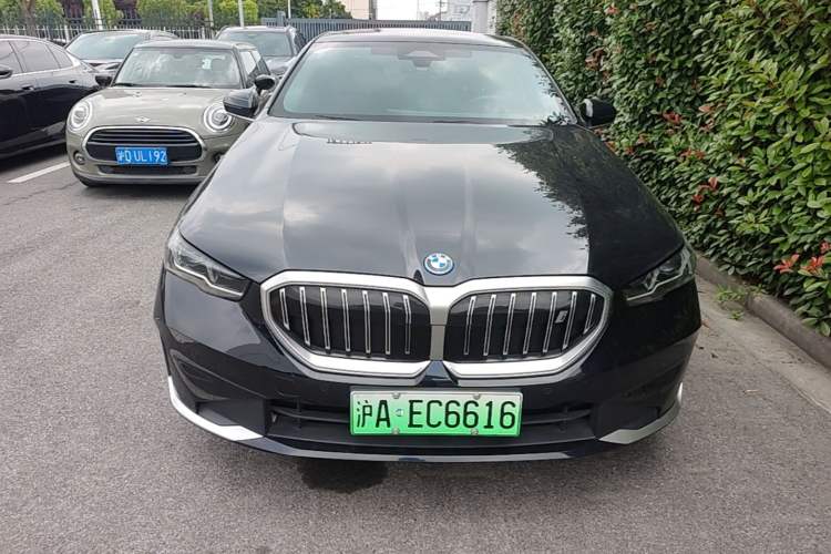 Used BMW i5 2024 eDrive 35L Luxury Package Front