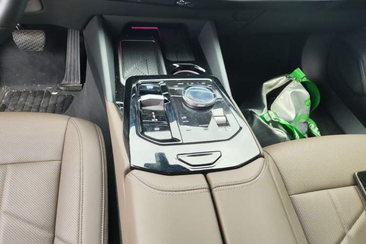 Used BMW i5 2024 eDrive 35L M Sport Package Gear Lever