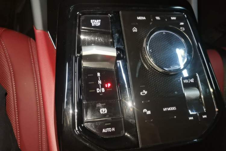Used BMW i5 2024 eDrive 35L Luxury Model with M Sport Package Gear Lever