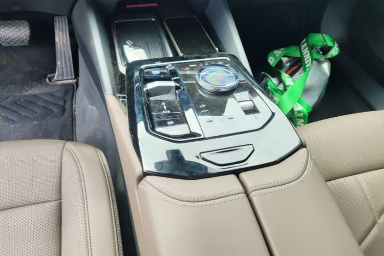 Used BMW i5 2024 eDrive 35L Luxury Package Gear Lever