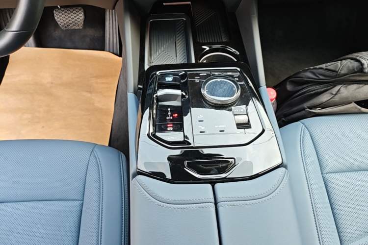 Used BMW i5 2024 eDrive 35L Luxury Model with M Sport Package Gear Lever