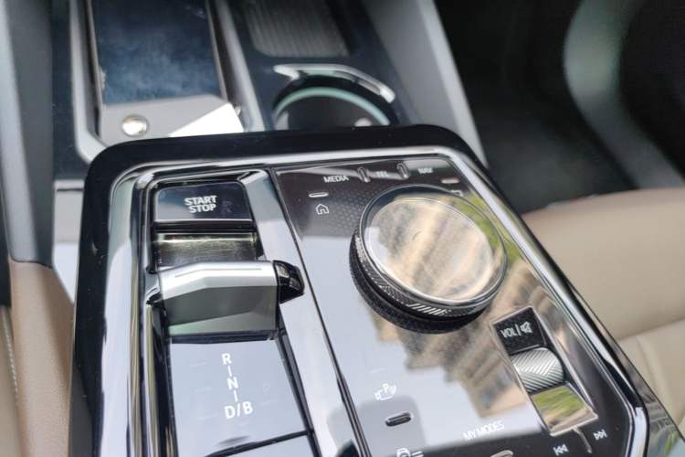 Used BMW i5 2024 eDrive 35L Luxury Package Gear Lever