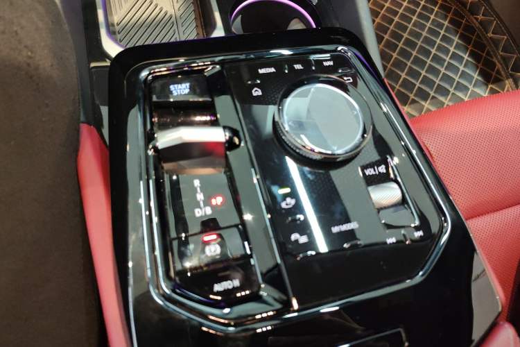 Used BMW i5 2024 eDrive 35L Luxury Package Gear Lever
