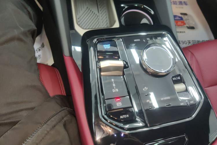 Used BMW i5 2024 eDrive 35L Luxury Package Gear Lever