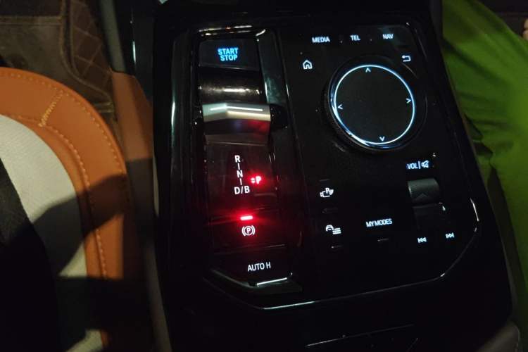 Used BMW i5 2024 eDrive 35L M Sport Package Gear Lever