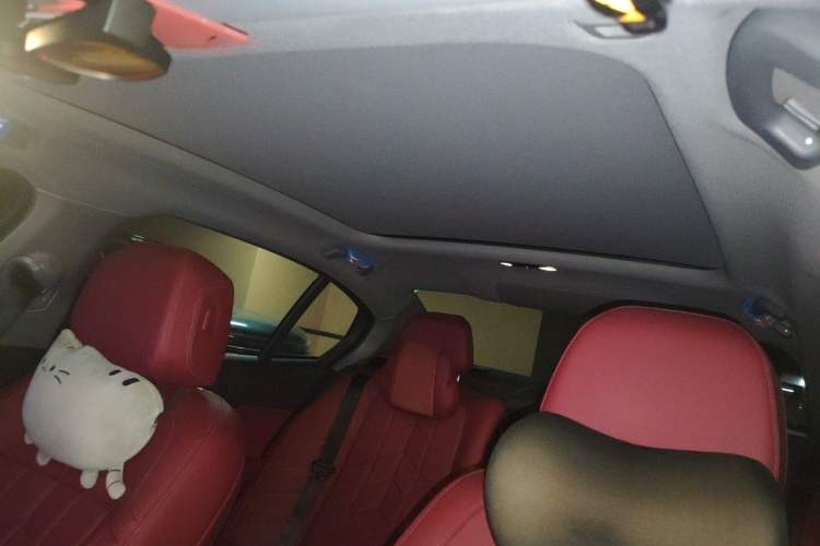 Used BMW i5 2024 eDrive 35L M Sport Package Headliner
