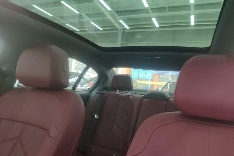 Used BMW i5 2024 eDrive 35L Luxury Package Headliner