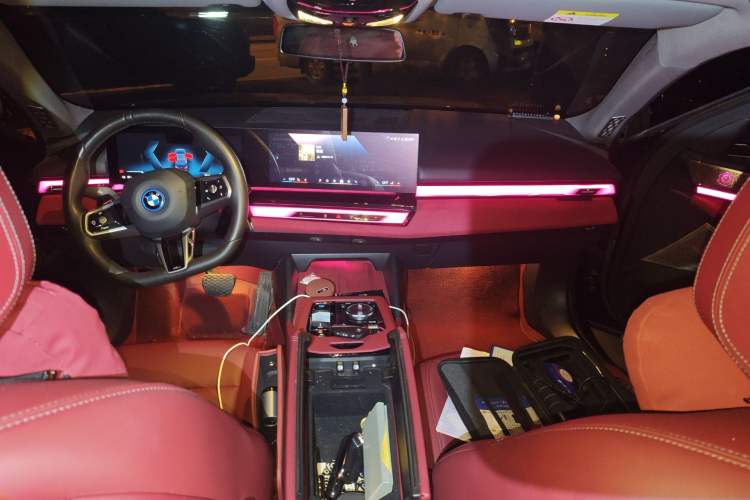 Used BMW i5 2024 eDrive 35L M Sport Package Headliner