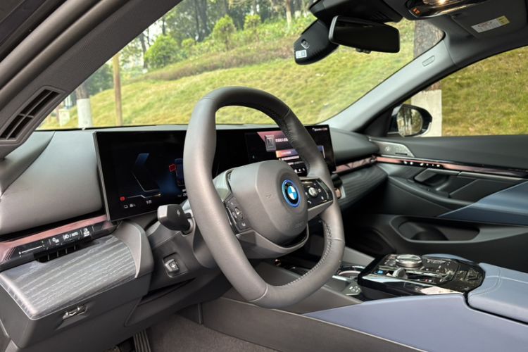 Used BMW i5 2024 eDrive 35L Prestige Luxury Package Interior 1