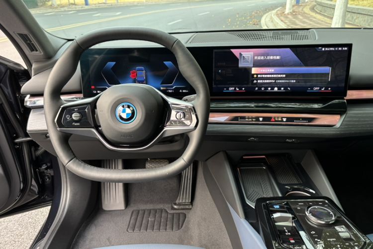 Used BMW i5 2024 eDrive 35L Prestige Luxury Package Interior 10