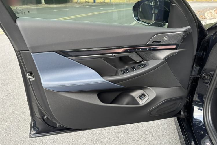 Used BMW i5 2024 eDrive 35L Prestige Luxury Package Interior 14