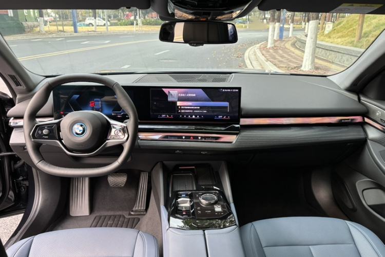 Used BMW i5 2024 eDrive 35L Prestige Luxury Package Interior 15