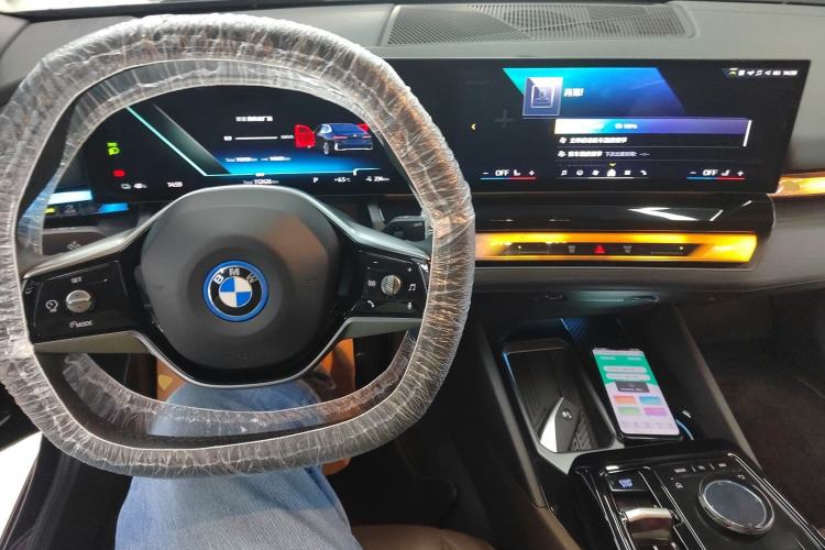 Used BMW i5 2024 eDrive 35L Luxury Package Interior 2