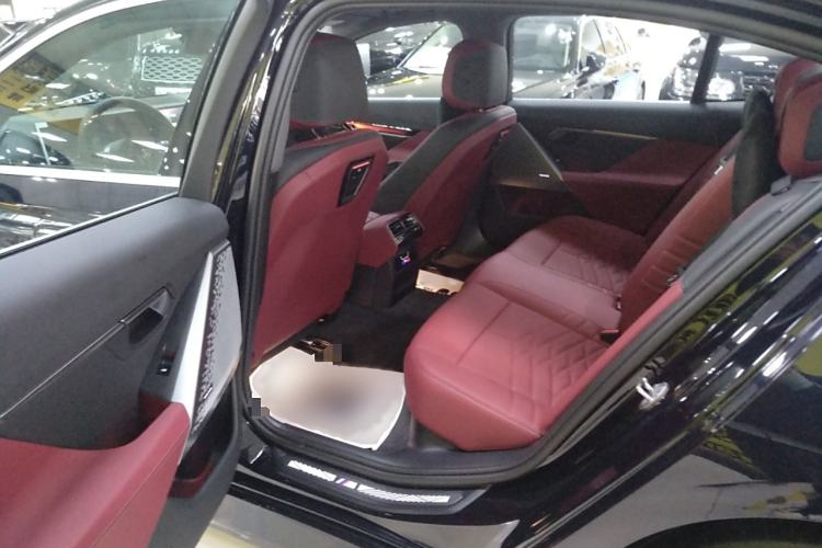 Used BMW i5 2024 eDrive 35L Luxury Model with M Sport Package Interior 4