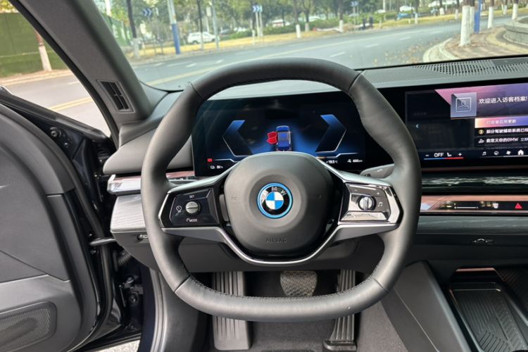 Used BMW i5 2024 eDrive 35L Prestige Luxury Package Interior 5