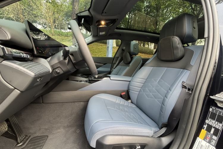 Used BMW i5 2024 eDrive 35L Prestige Luxury Package Interior 6